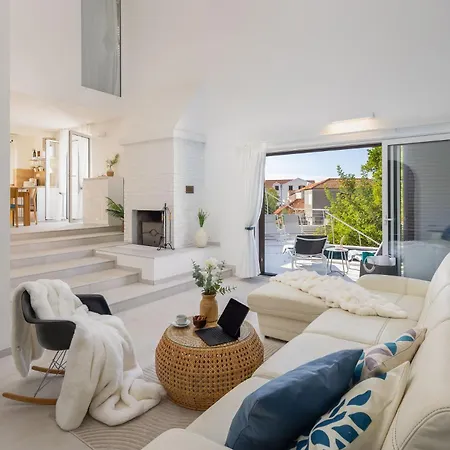 Mila Brac With Private Pool Near Centre Villa Supetar