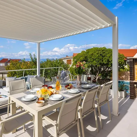 Mila Brac With Private Pool Near Centre Villa Supetar
