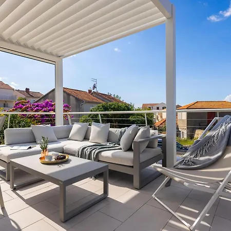 Villa Mila Brac With Private Pool Near Centre *