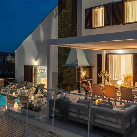 Villa Mila Brac With Private Pool Near Centre *