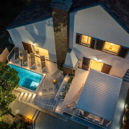 Villa Mila Brac With Private Pool Near Centre *