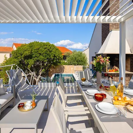 Mila Brac With Private Pool Near Centre Villa Supetar