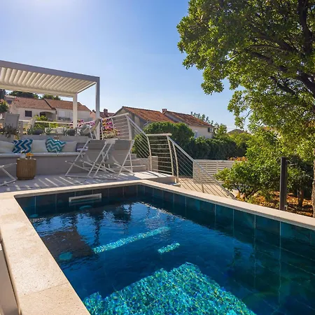 Mila Brac With Private Pool Near Centre *