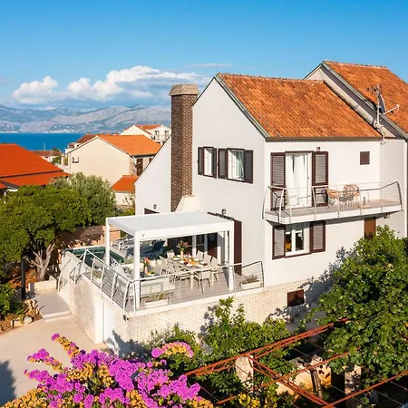 Villa Mila Brac With Private Pool Near Centre