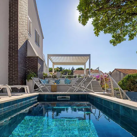 Villa Mila Brac With Private Pool Near Centre *