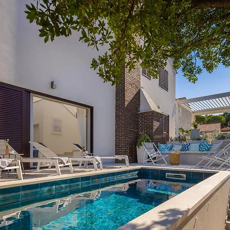 Mila Brac With Private Pool Near Centre Supetar