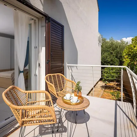 Villa Mila Brac With Private Pool Near Centre *